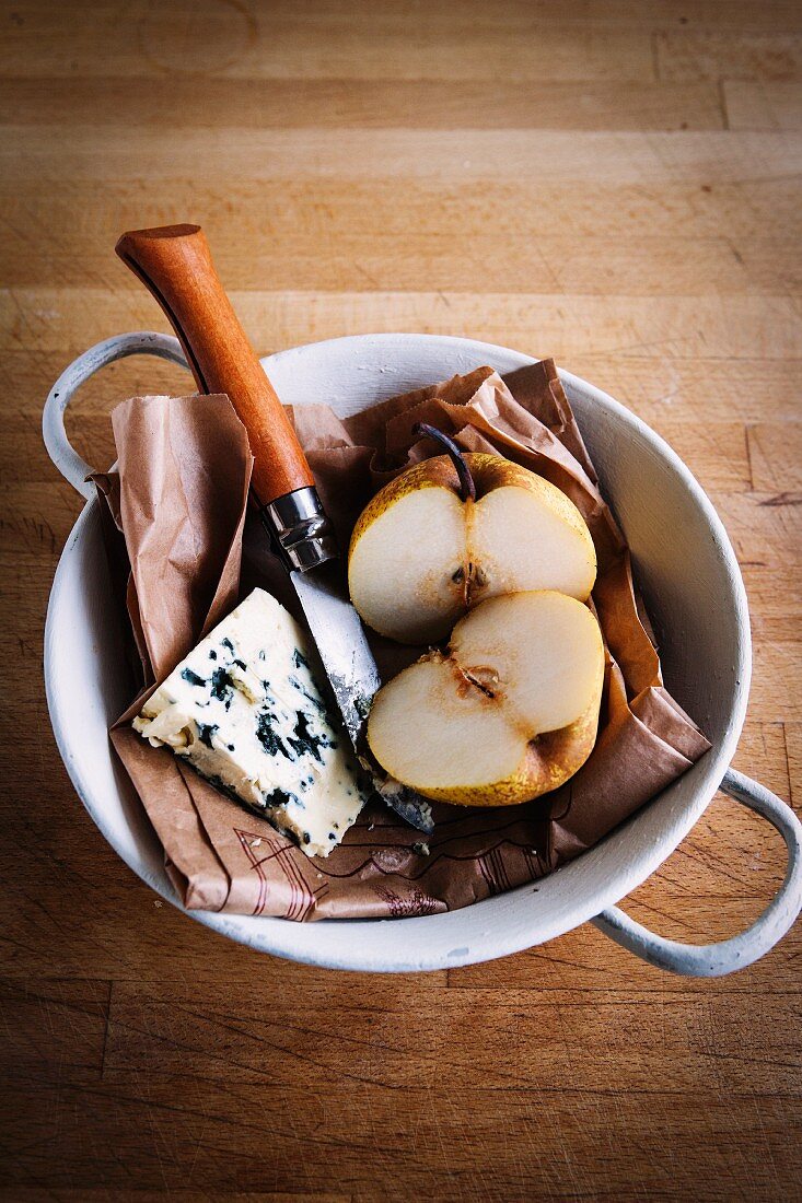 Blue cheese and pears in a bowl