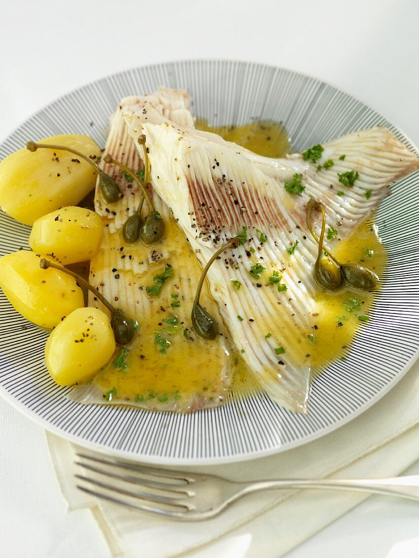 Ray wings with caper sauce and salted potatoes