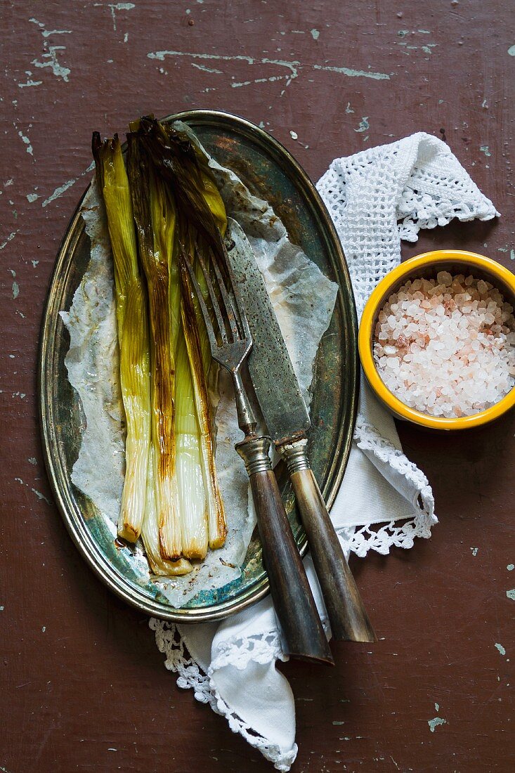 Fried spring onions with salt