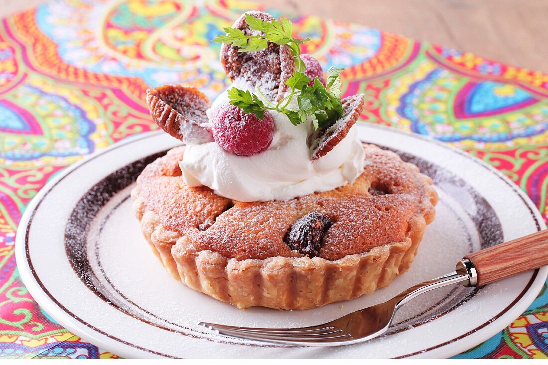 A fig tartlet with cream