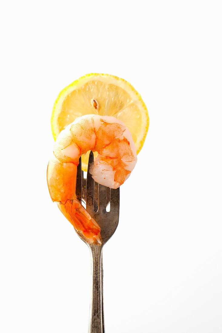 A prawn and a slice of lemon on a fork