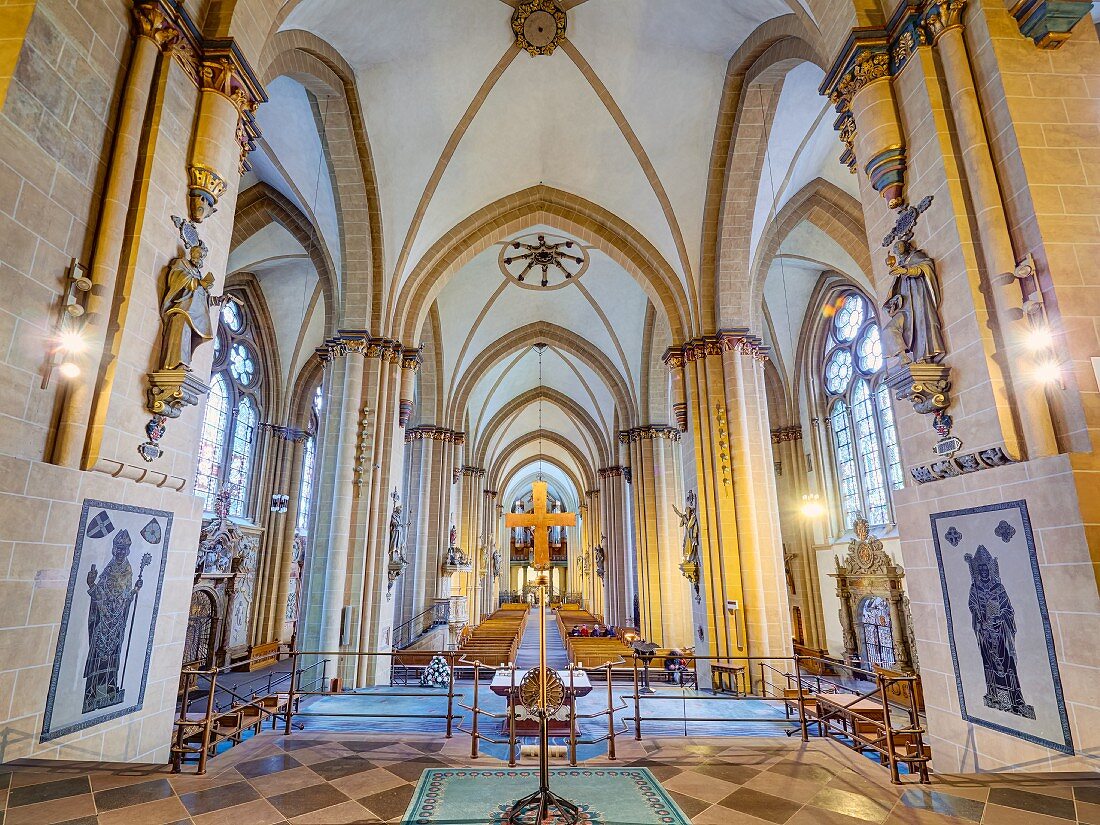 Das imposante Kirchenschiff des Paderborner Doms