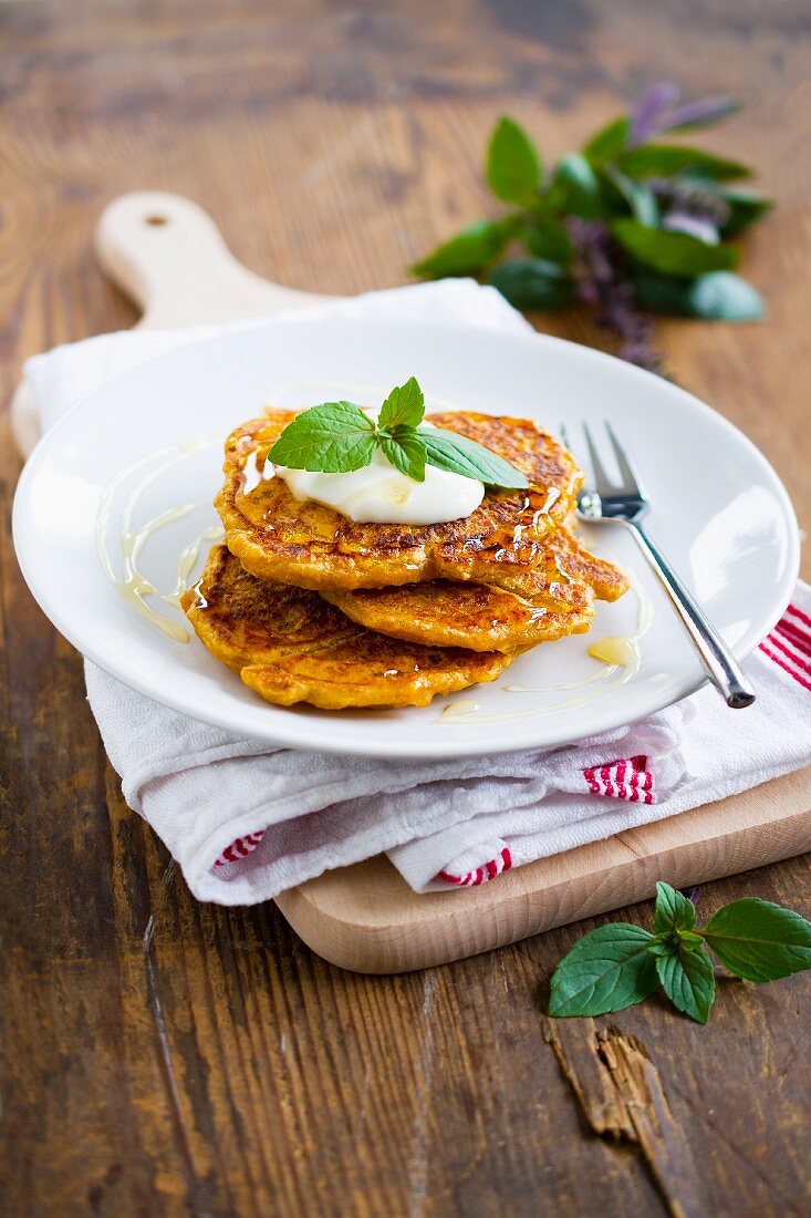 Sweet potato cakes with yoghurt and agave syrup
