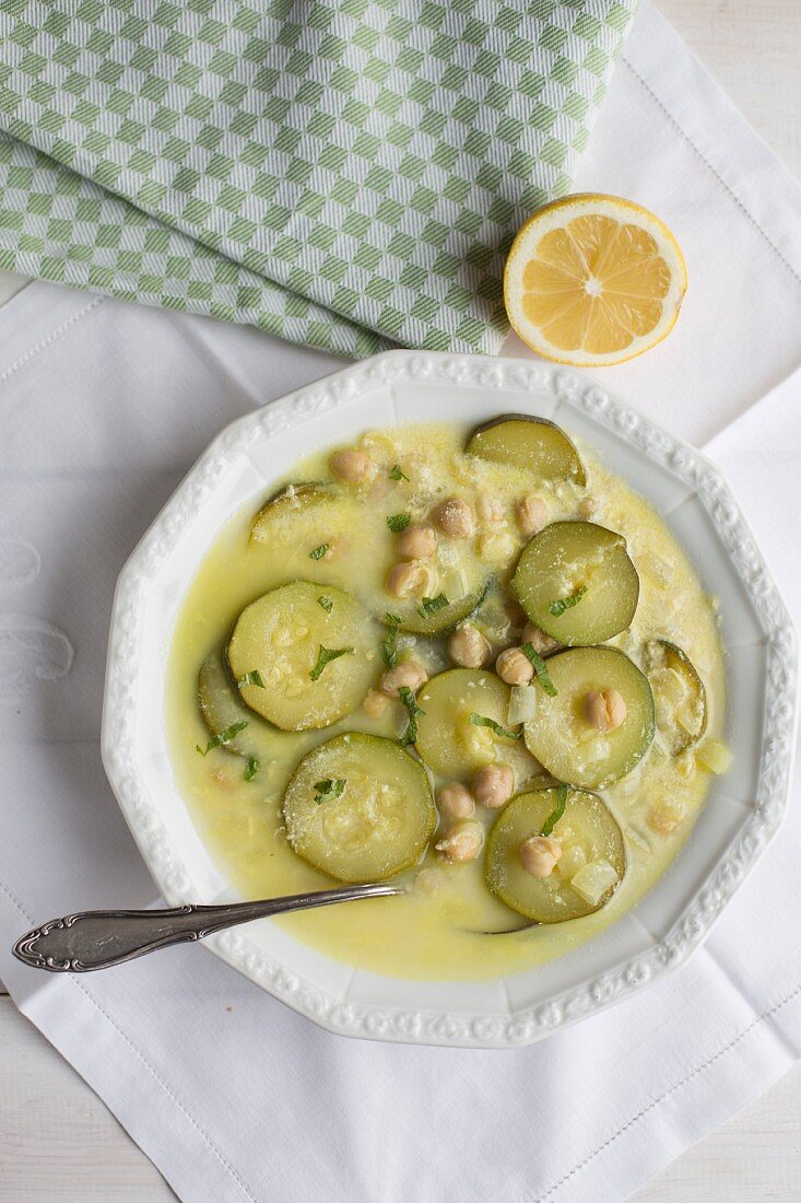 Lemon and yoghurt soup with sliced cucumber (India)