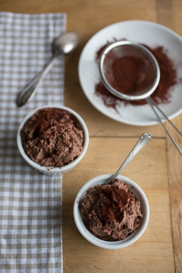 chocolate mousse with cocoa powder