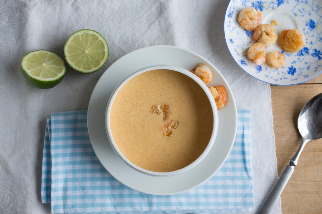 Prawn and coconut soup with limes (seen from above)