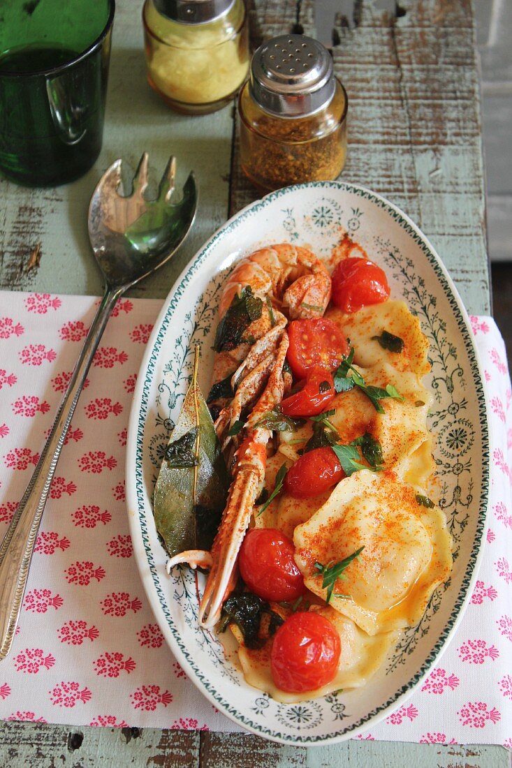 Ravioli mit Scampi und Kirschtomaten