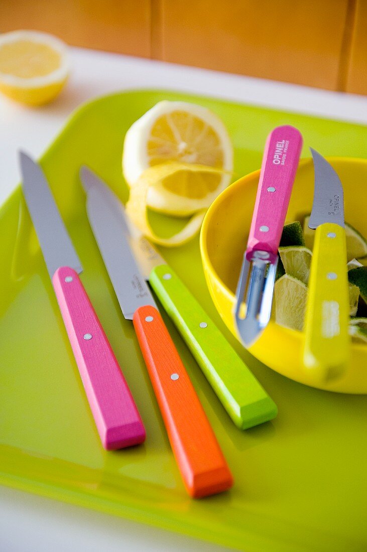Lemons, limes and colourful knives
