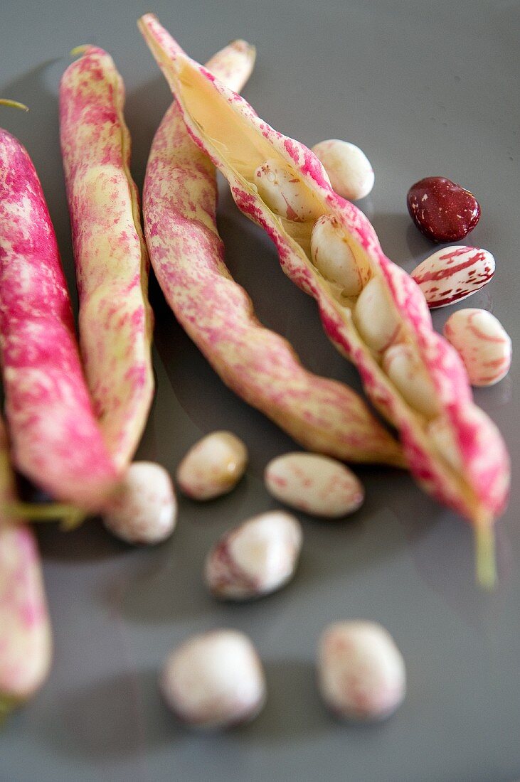 Borlotti beans with pods