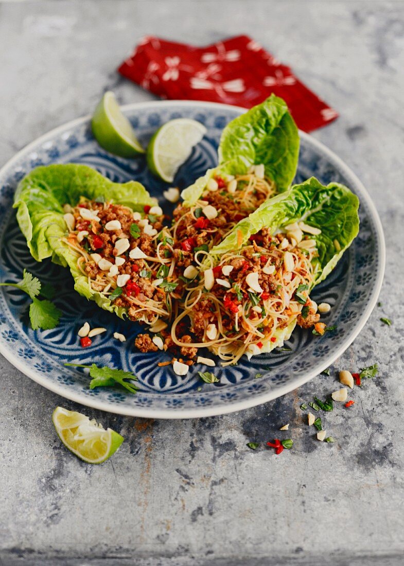 Glasnudelsalat mit Hackfleisch und Erdnüssen (Singapur)