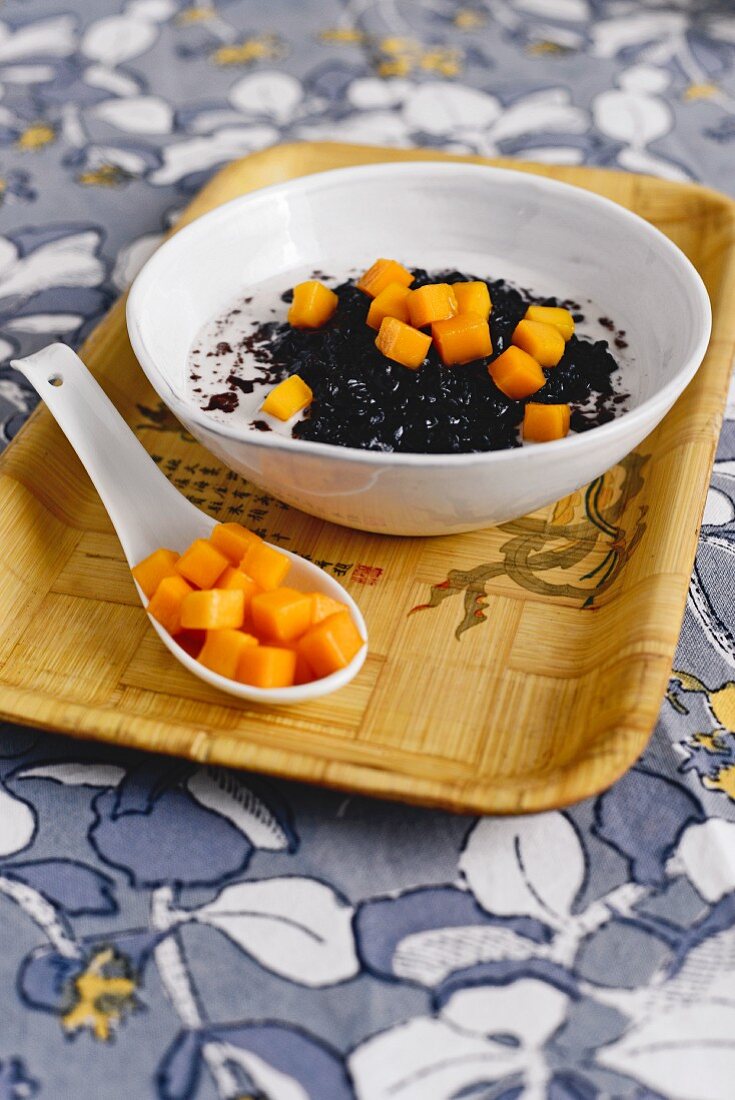 Black coconut sticky rice with mango from Singapore