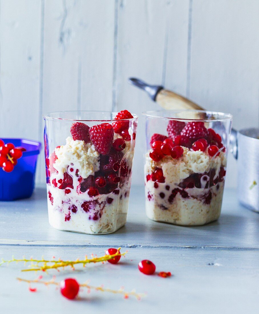 Porridge with raspberries, redcurrants and coconut