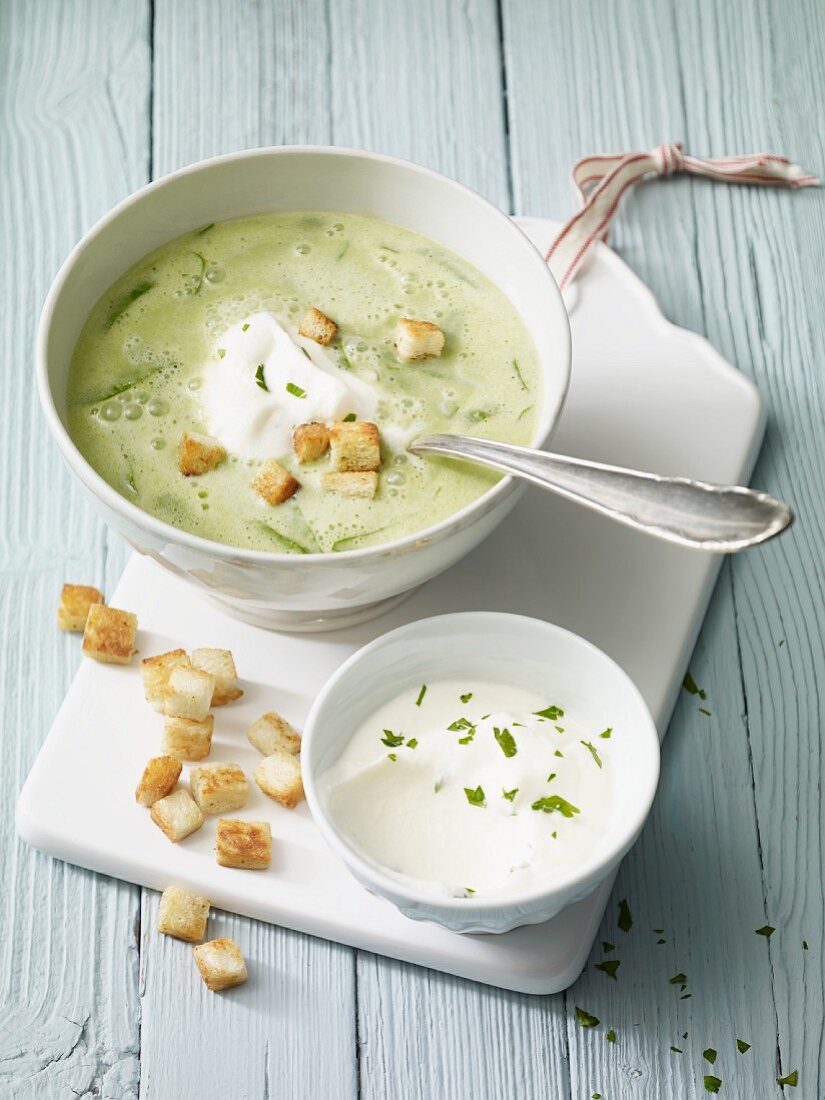 Foamy wild garlic soup with parsley cream and croutons
