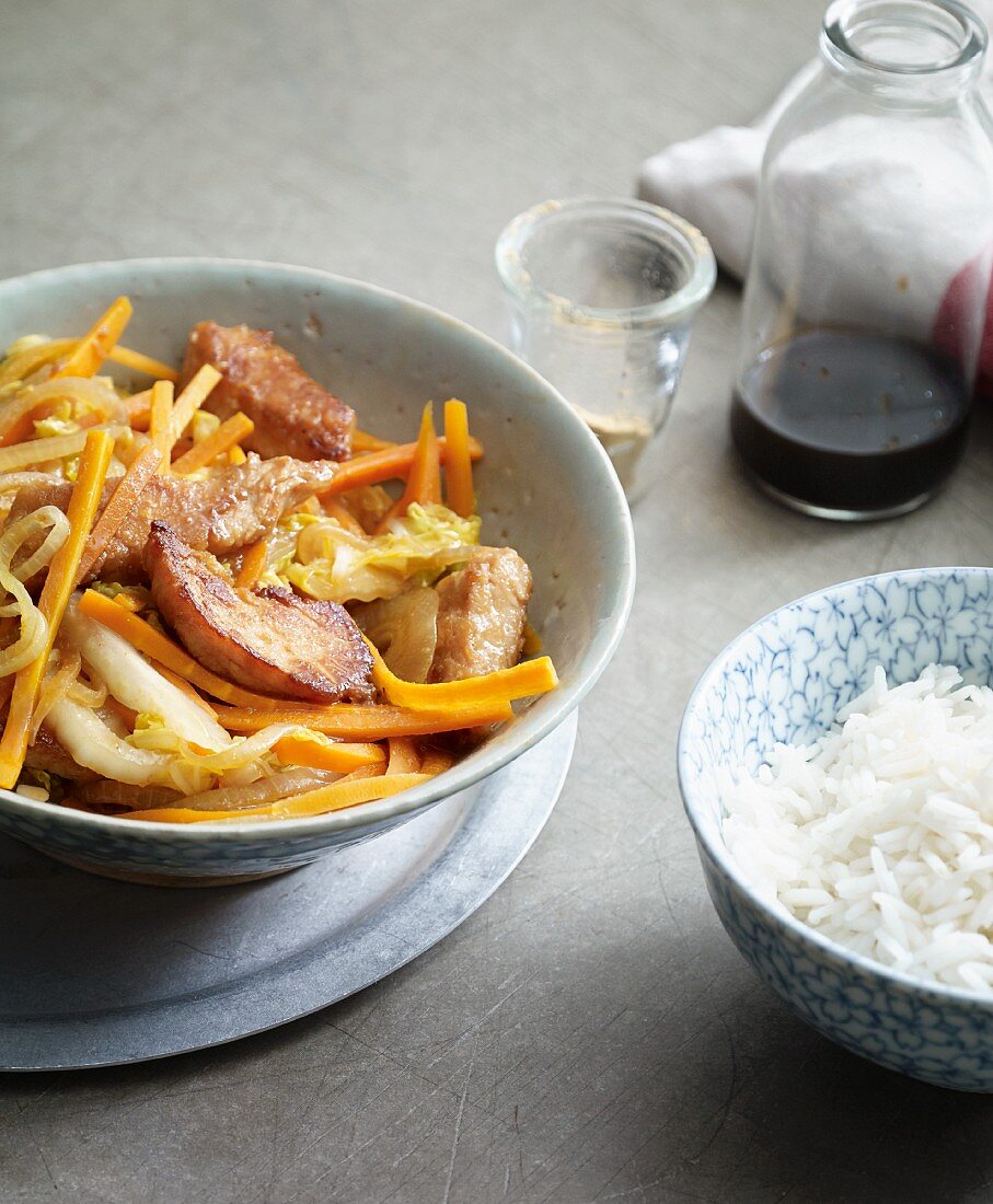 Stir-fried oriental turkey with Chinese cabbage and carrots