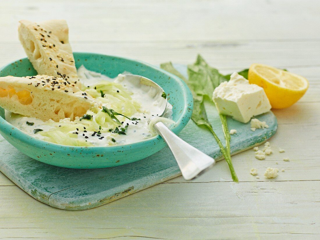 Bärlauch-Tzatziki mit Feta