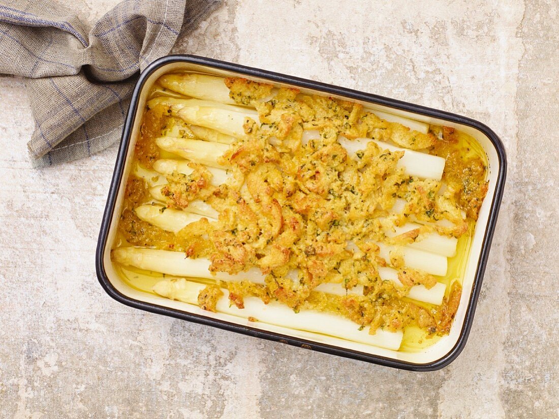 Spargel mit Knusperbröseln