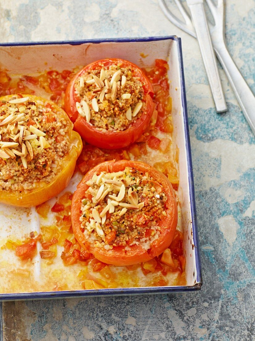 Stuffed tomatoes with couscous and lamb
