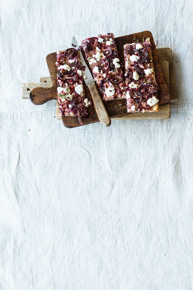 Red onion tarte flambée with goat's cheese and lingon berries
