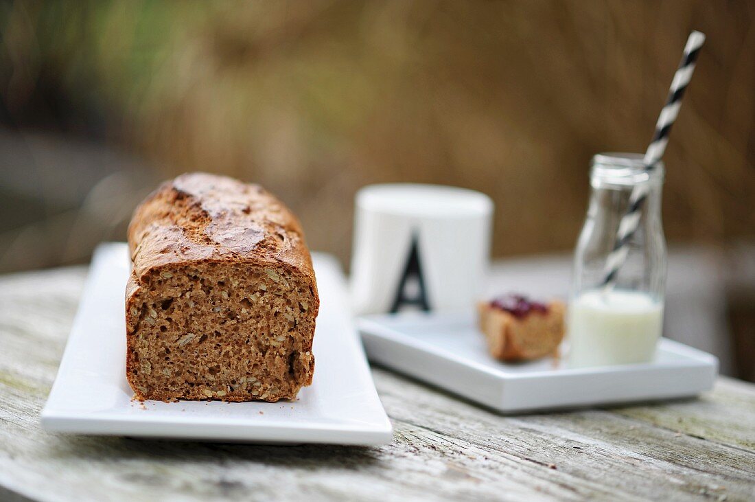 Spelt bread with marmelade and milk