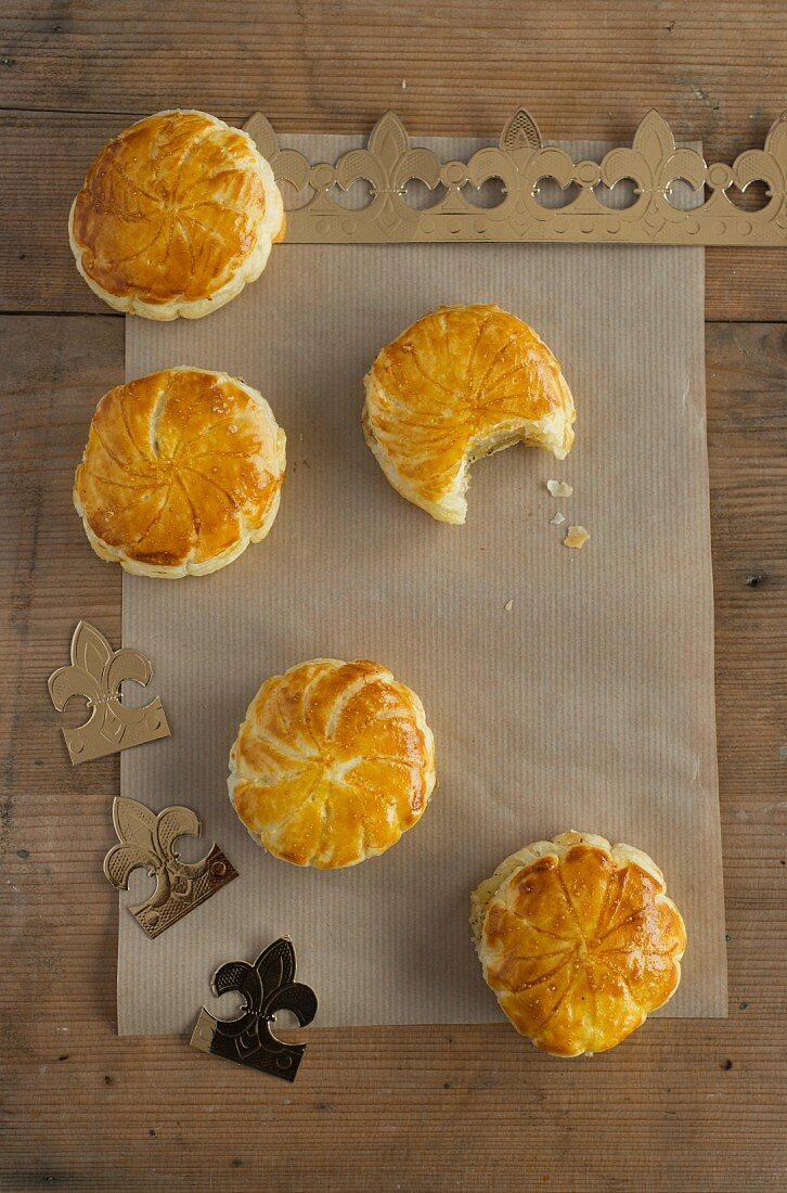 Mini galette des rois on a piece of paper