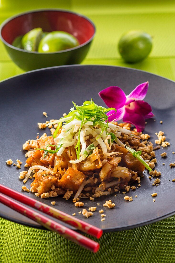 Pad Thai mit Garnelen und Sprossen (Thailand)