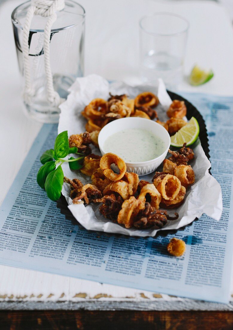 Frittierte Calamari mit selbstgemachter Kräuter-Mayonnaise