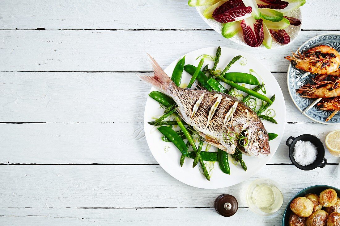 Porgy with mange tout and asparagus, prawns, salad and potatoes