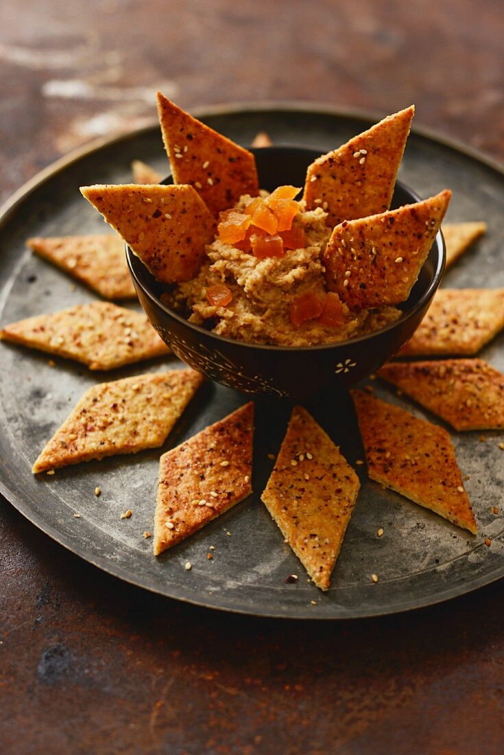 Zatarcracker mit Walnüssen & Schafskäse dazu Dattelcreme (Arabien)