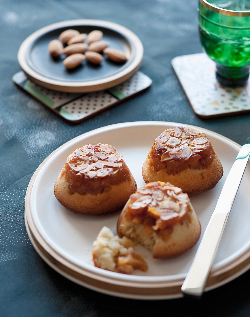 Apple cakes with slivered almonds