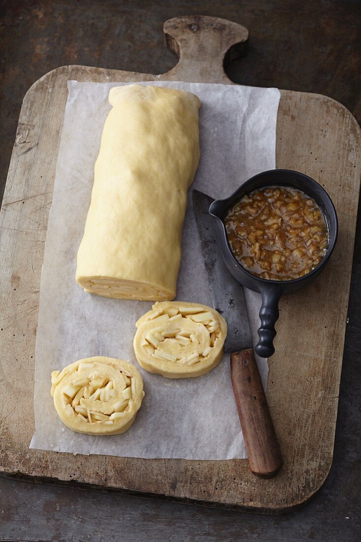 Ungebackene Walnuss-Apfelschnecken