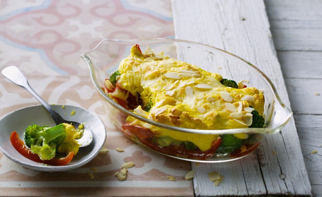 Brokkoli-Paprikagemüse mit Curry-Quark-Haube