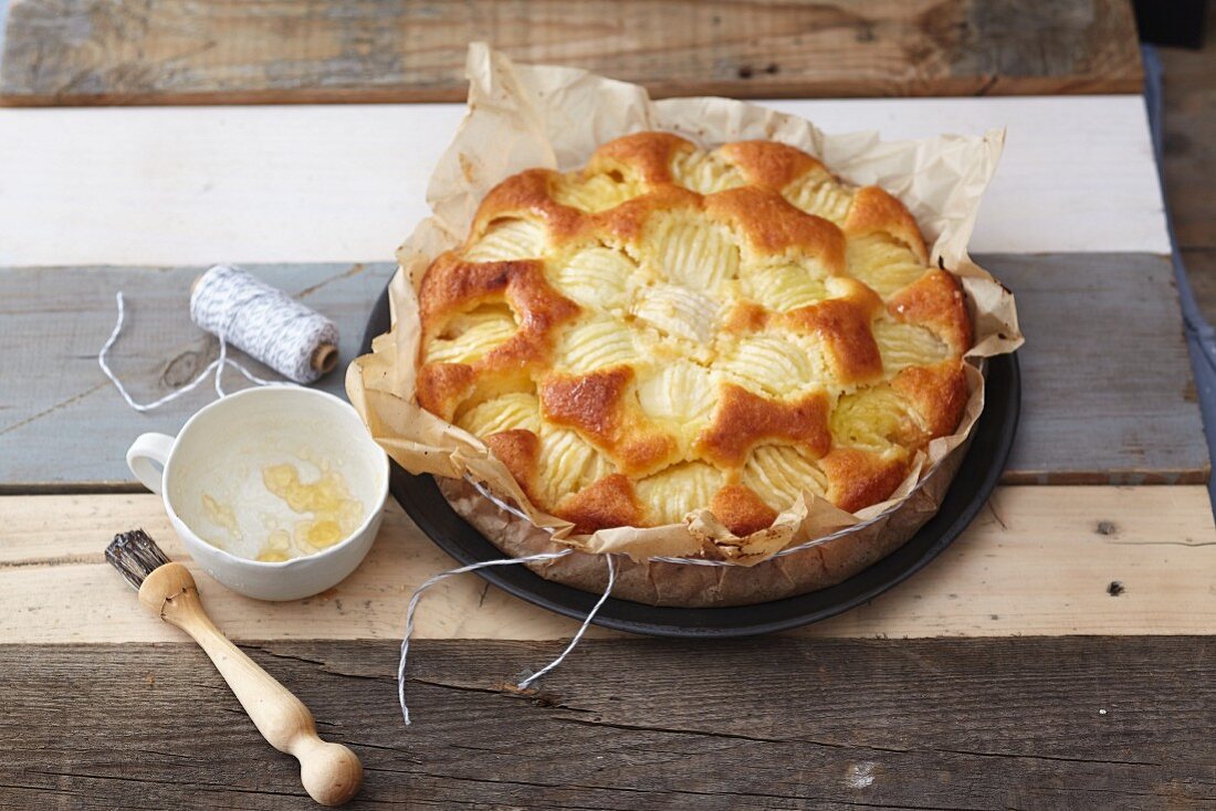 Versunkener Apfelkuchen mit Mandeln