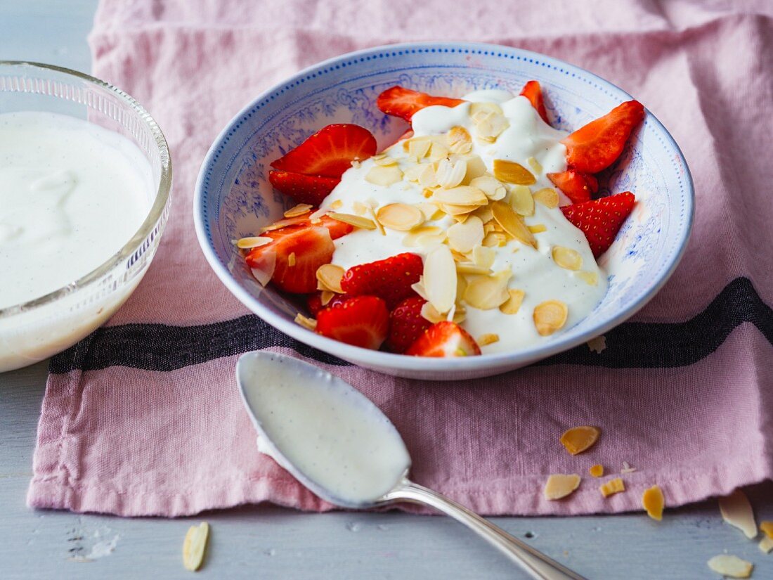 Fresh strawberries with a coconut and quark topping and roasted, flaked almonds