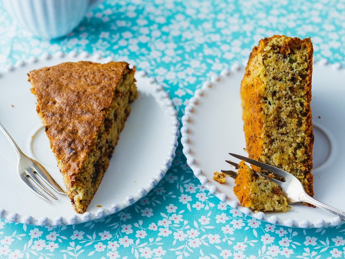 Courgette and chocolate cake with almonds