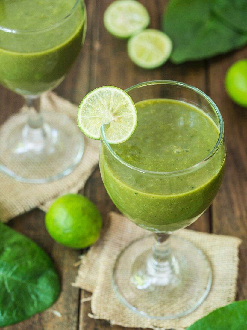 A green smoothie with spinach and limes