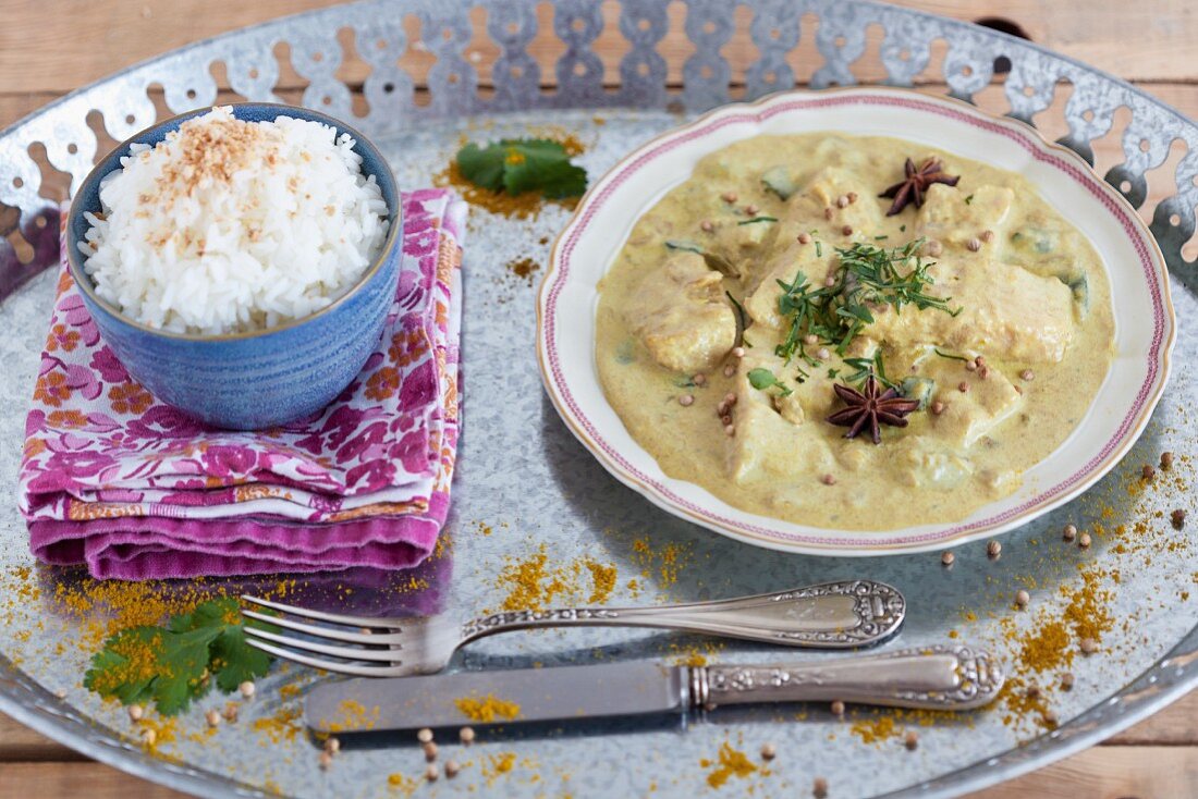 Fish curry with coconut milk, star anise and rice (India)