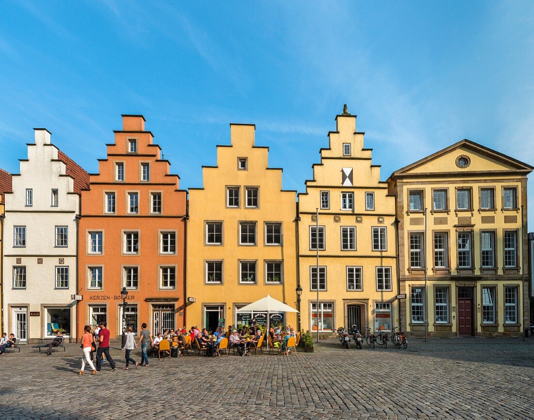 Schöne Fassaden mit Stufengiebel am Marktplatz in Osnabrück