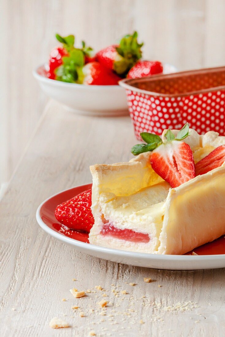 Stuffed cheesecake with strawberries