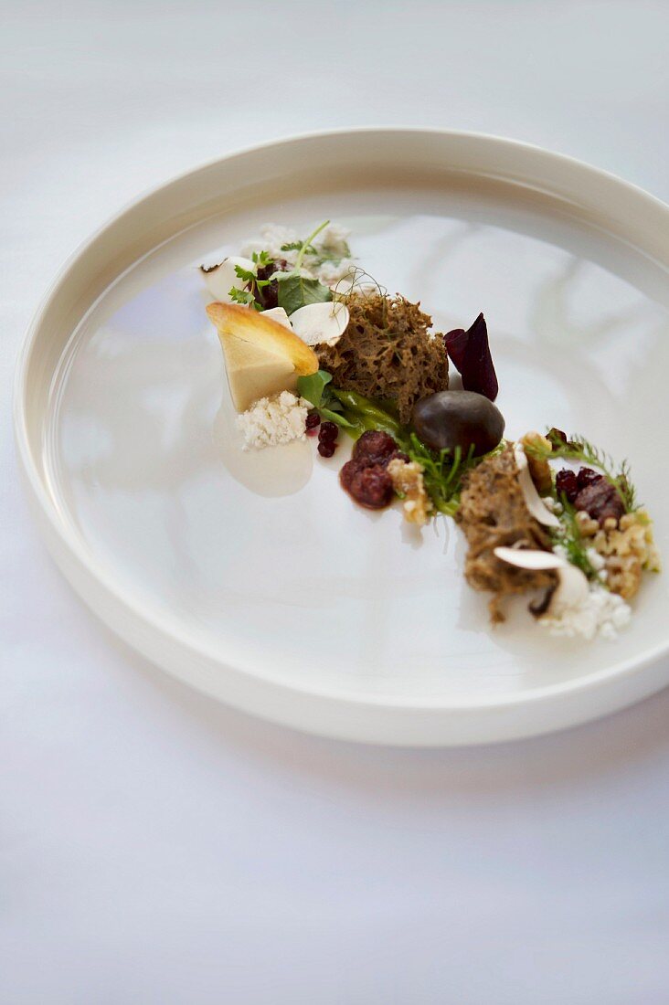 Appetiser: wild herbs, porcini mushrooms and sloes, restaurant 'St. Andreas' in the 'Blauer Engel' hotel in Aue