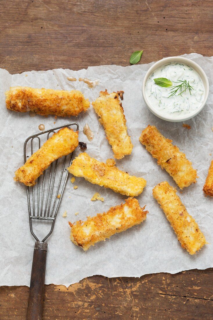 Fish fingers with a cucumber and yoghurt dip