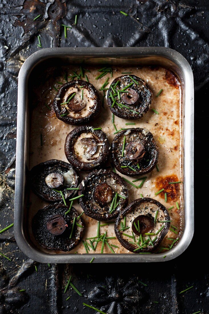 Gratinated mushrooms with chives