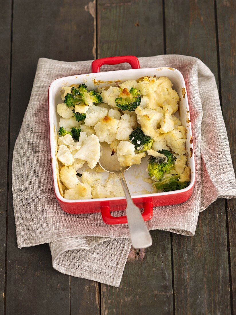 Cauliflower and broccoli bake with cream and mascarpone