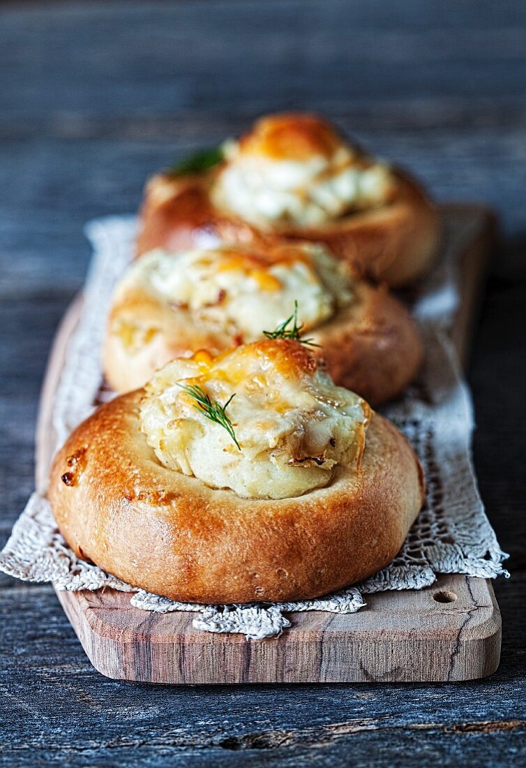 Vatrushka (potato rolls with cheese, Russian)