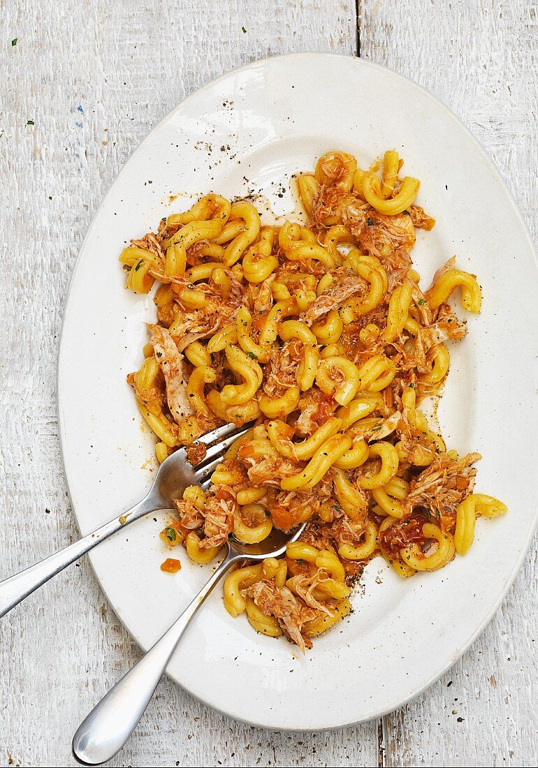 Pasta with a meat ragout (seen from above)