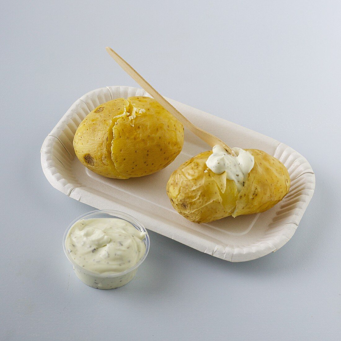 Baked potatoes with a quark dip to takeaway