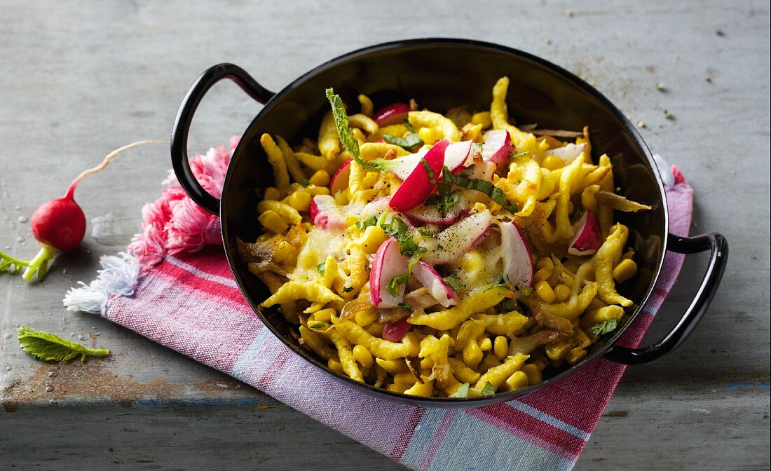 Gratinated soft egg noodles with sweetcorn and fresh radishes