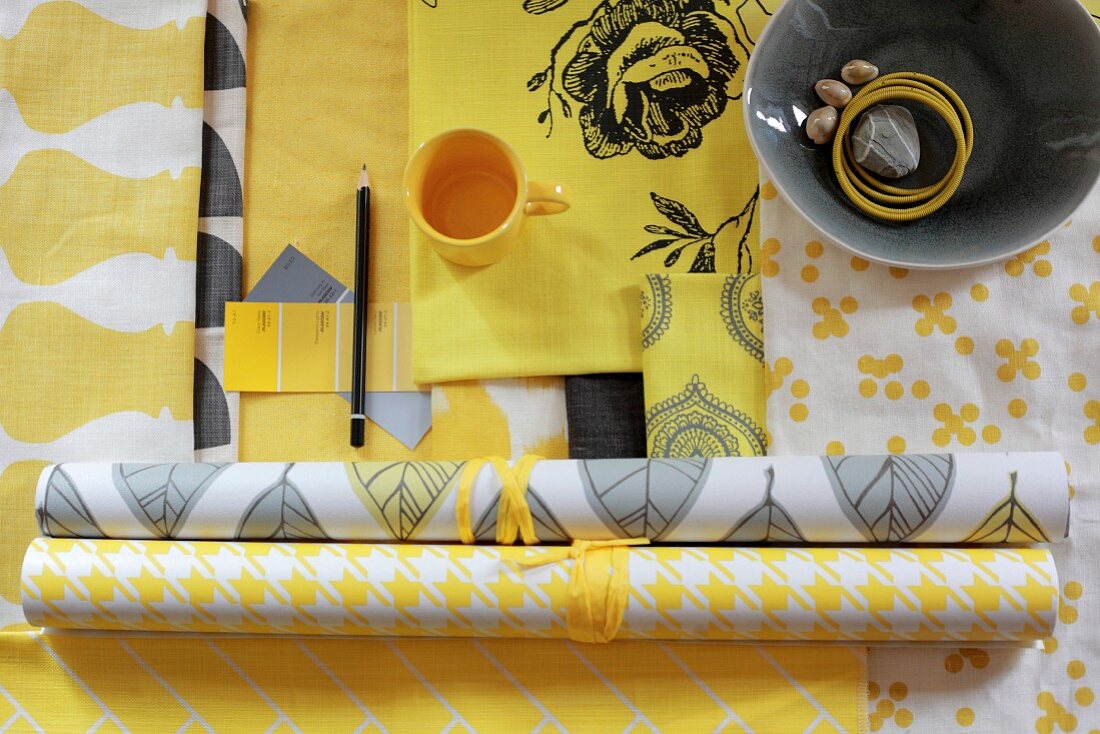 Wallpapers and fabrics in yellow and white patterns