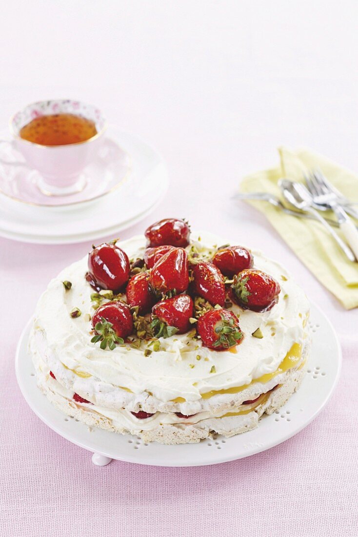 Strawberry cake with meringue, caramelised strawberries and pistachios