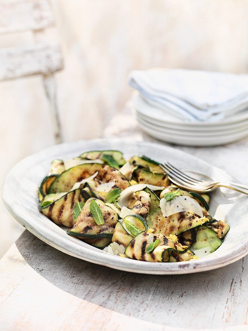 Courgette salad with lemon and Parmesan cheese