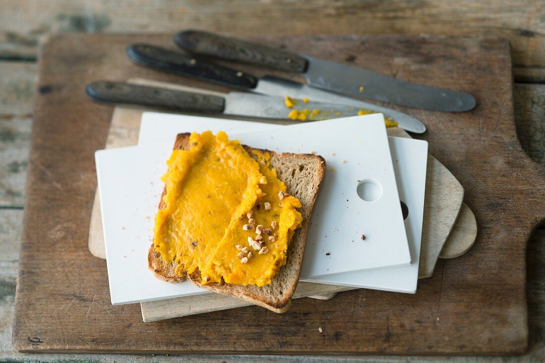 Pumpkin and physalis spread with oranges